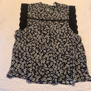 Loft sleeveless top. Black & White, XL